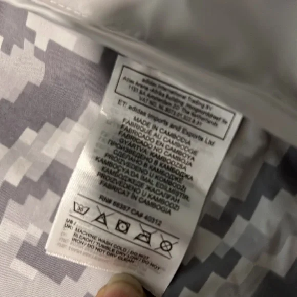 Mens Adidas size small wind breaker light jacket - Picture 9 of 9